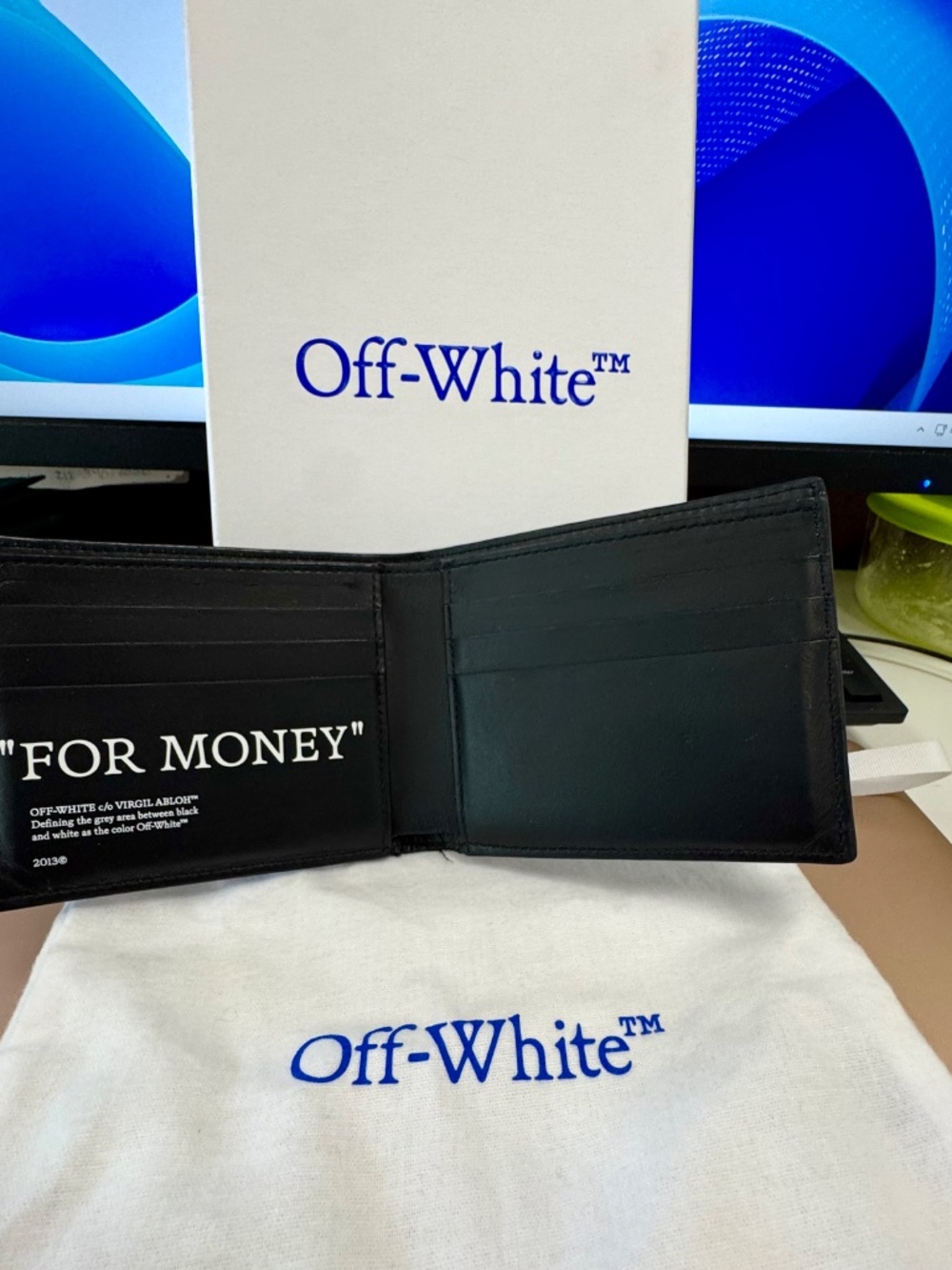 Off-White Bi-Fold Wallet - Picture 2 of 3